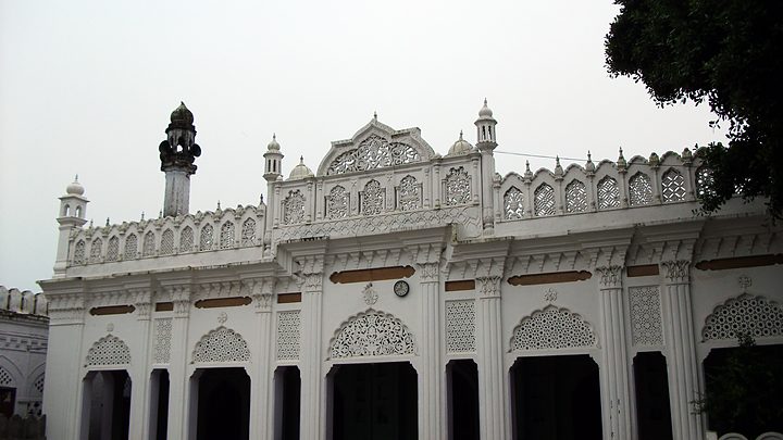 The parapet and minarets from below